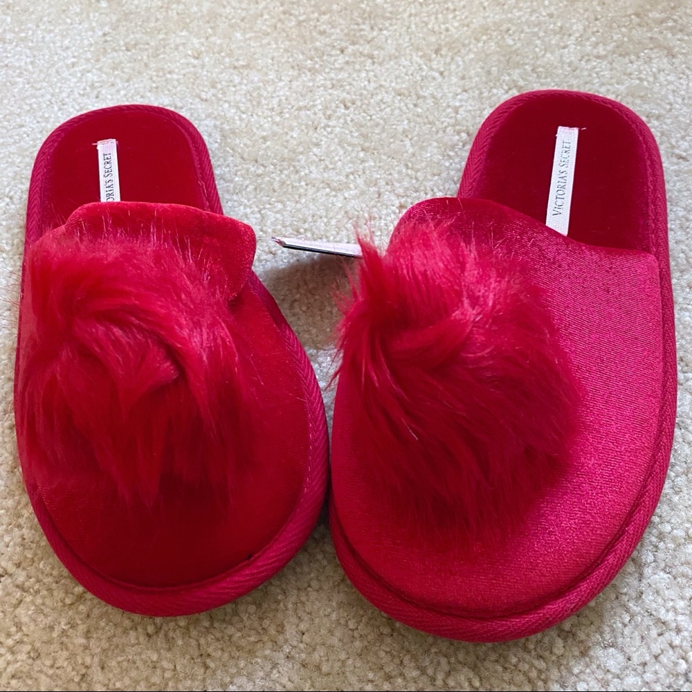 NWT Victoria’s Secret Red Pom Pom Slippers S (5-6)